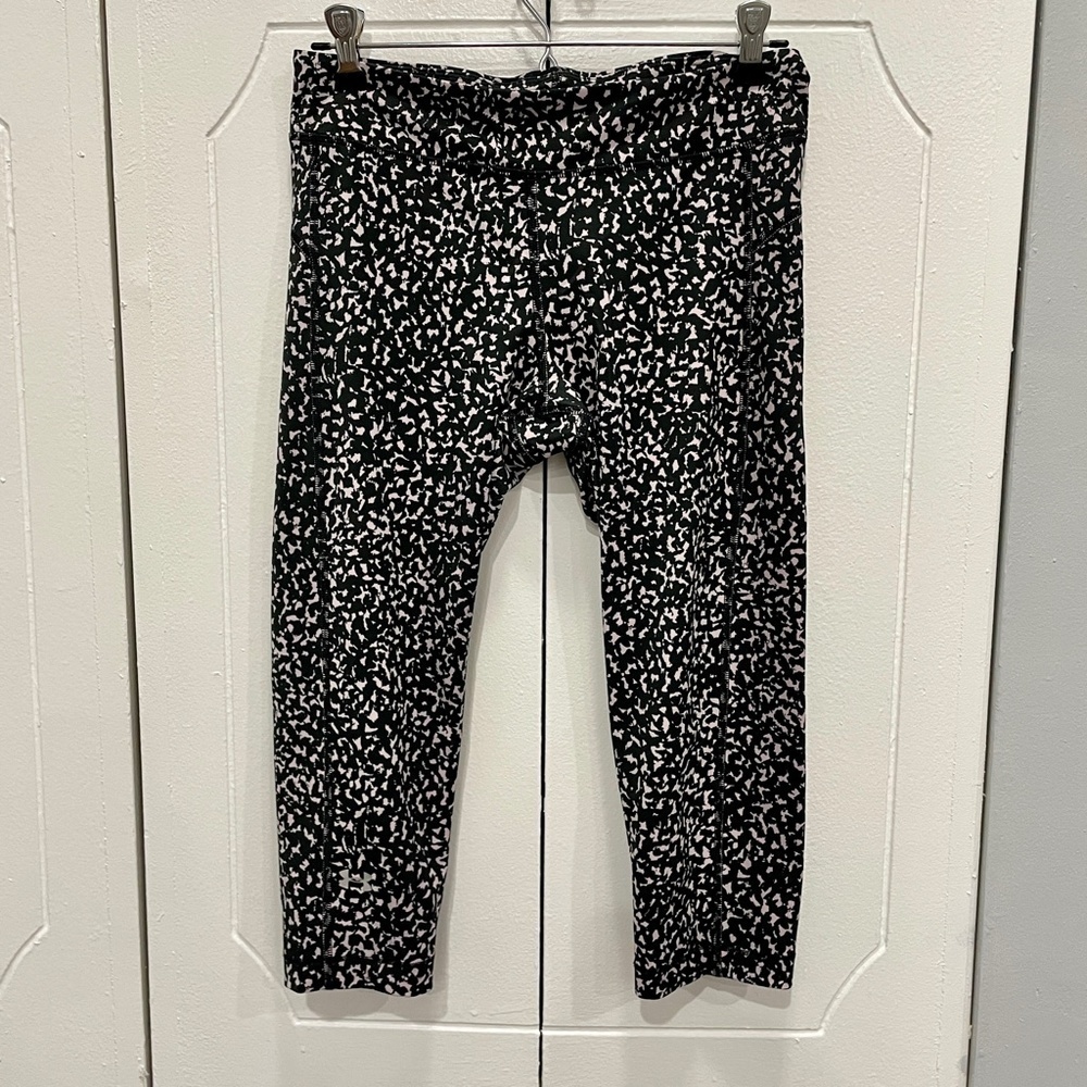 Under Armour Patterned Cropped Leggings